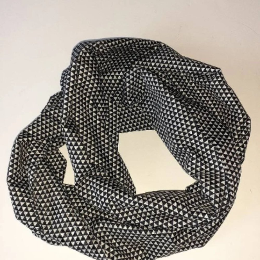 Infinity scarf b&w - Picture 6 of 10